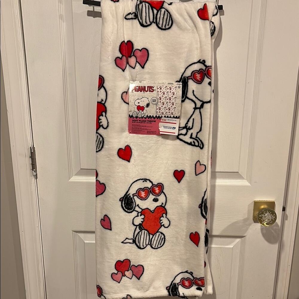 BNWT PEANUTS SNOOPY Valentine's Day Heart Glasses Plush Throw Blanket 50x70